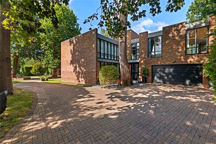 5 Bedroom Detached House For Sale In Lakeside Drive, Esher, KT10
