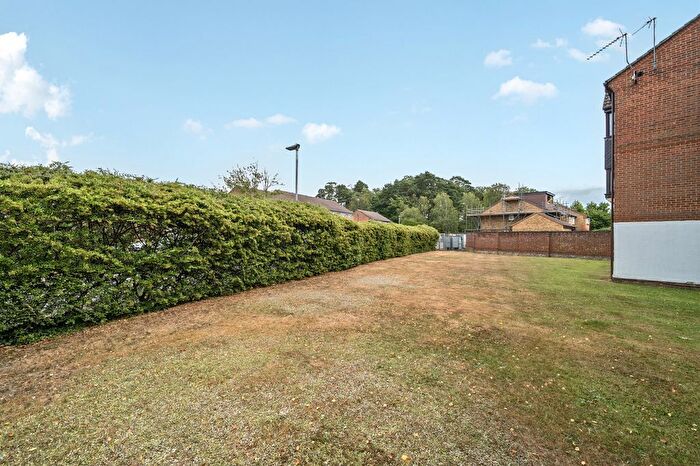 1 Bedroom Flat For Sale In Kilmington Close, Bracknell, RG12