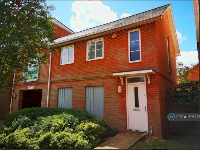 2 Bedroom Flat To Rent In Reynolds Avenue, Redhill, RH1