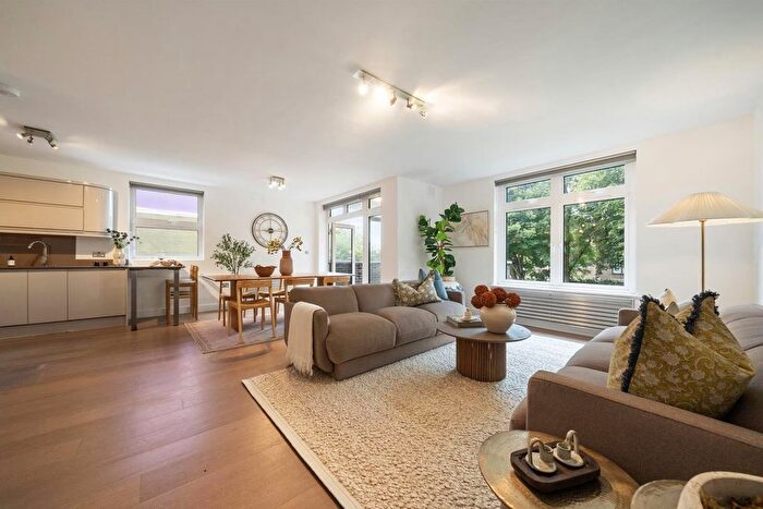 3 Bedroom Flat For Sale In Lyndhurst Terrace, Hampstead, London, NW3