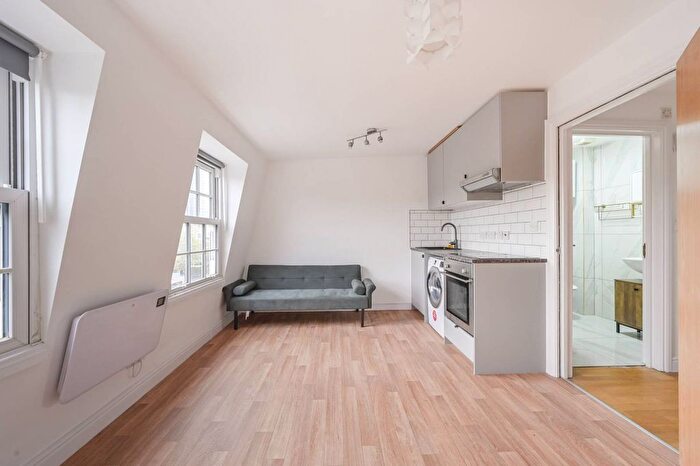 1 Bedroom Flat To Rent In Burdett Road, Limehouse, London, E14