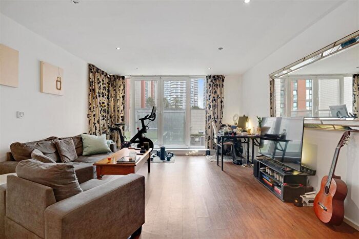 1 Bedroom Apartment For Sale In The Oxygen, Royal Victoria Dock, E16