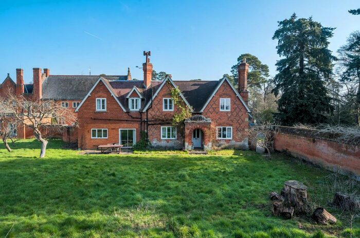 5 Bedroom Property To Rent In Minley Manor, Blackwater, Camberley, GU17