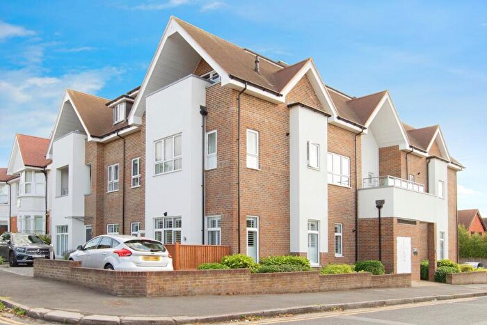 2 Bedroom Flat For Sale In Russell Hill, Purley, CR8