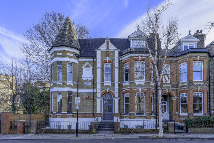 2 Bedroom Apartment To Rent In Kelross Road, N5