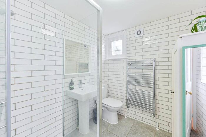 5 Bedroom Flat To Rent In Kennington Oval, Oval, London, SE11