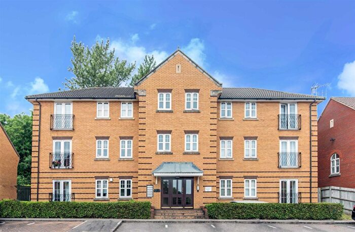 2 Bedroom Flat For Sale In Honiton Gardens, Mill Hill, NW7