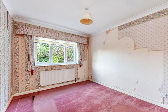2 Bedroom Bungalow For Sale In Wincanton Close, Alton, Hampshire, GU34