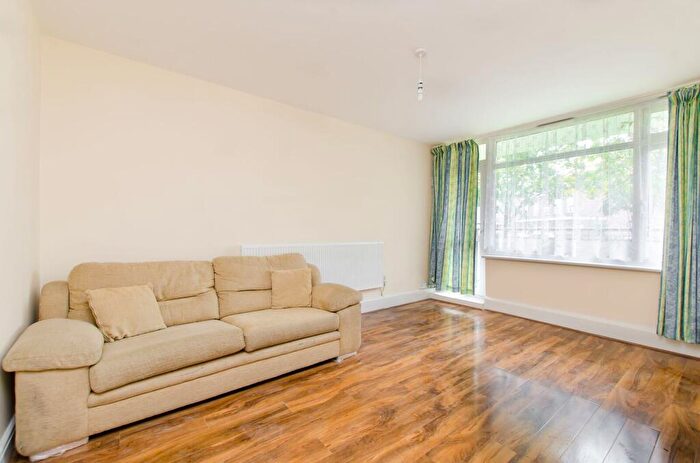 2 Bedroom Flat To Rent In Este Road, Clapham Junction, London, SW11