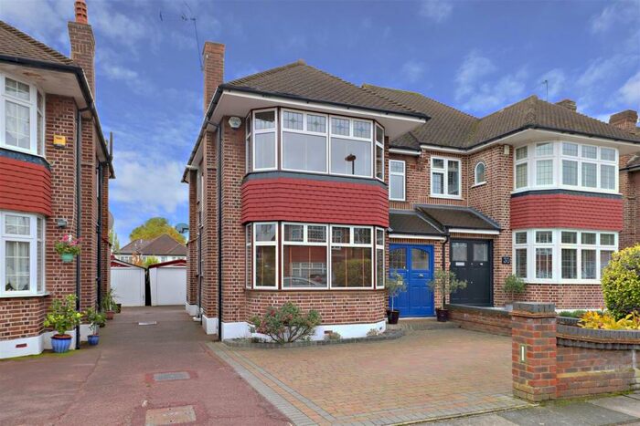 3 Bedroom House To Rent In Overton Road, Oakwood, N14