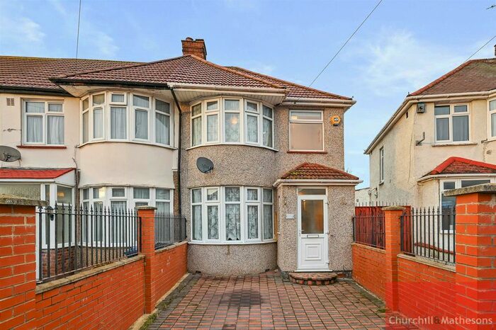 3 Bedroom Property To Rent In Laburnum Grove, Southall, UB1