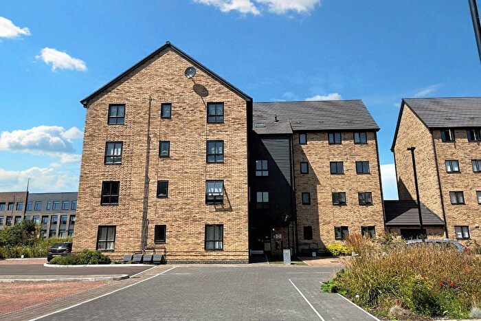 2 Bedroom Flat For Sale In Heron House, Semington Strand, Swindon, SN1