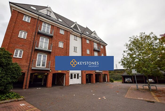2 Bedroom Flat For Sale In Hardie's Point, Colchester, CO2