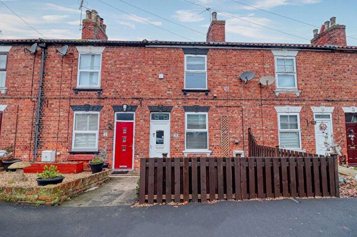 2 Bedroom Terraced House For Sale In New Trent Street, Ealand, DN17