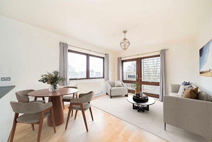 2 Bedroom Flat For Sale In Trinity Road, Wandsworth, SW18
