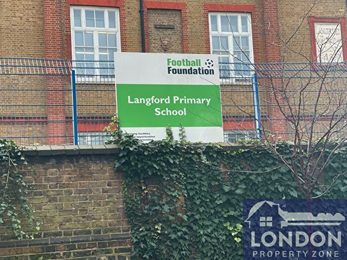 3 Bedroom Flat To Rent In Pearscroft Road, Fulham, London, SW6