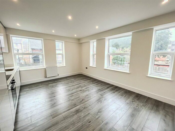 2 Bedroom Garage / Parking To Rent In Calverley Road, Tunbridge Wells, Kent, TN1