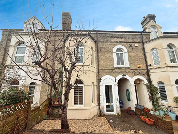 4 Bedroom Semi Detached House To Rent In Hartington Road, Salisbury, SP2