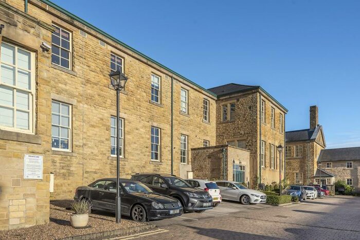 2 Bedroom Flat To Rent In Stoneleigh Court, Alwoodley, Leeds, LS17