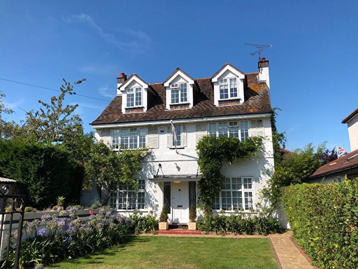 5 Bedroom Detached House To Rent In Hamboro Gardens, Leigh-on-Sea, Essex, SS9