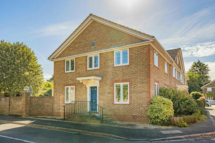 4 Bedroom Detached House To Rent In Rosslyn Park, Weybridge, KT13