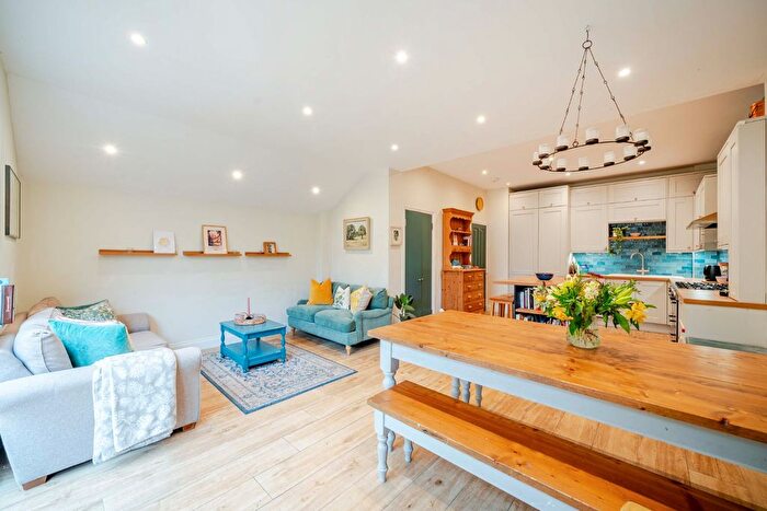 4 Bedroom Terraced House For Sale In Lillie Road, London, SW6
