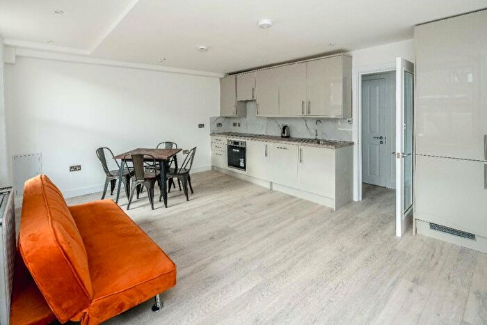 3 Bedroom Flat To Rent In Malden Road, London, NW5