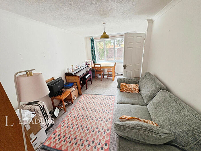 3 Bedroom Semi-Detached House To Rent In Derwent Close, PE29