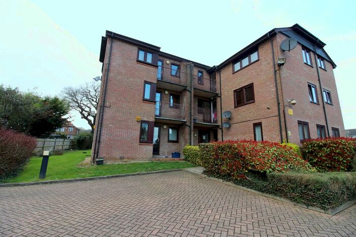 2 Bedroom Flat To Rent In Cedar Close, Buckhurst Hill, IG9