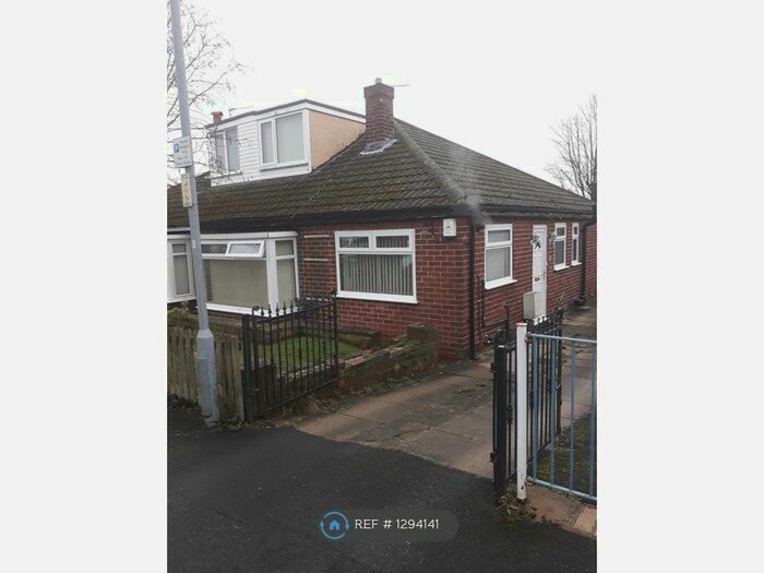 3 Bedroom Semi-Detached House To Rent In Squirrel Walk, Dewsbury WF13