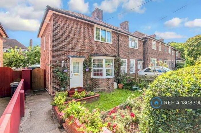 3 Bedroom Terraced House To Rent In Oakview Road, London, SE6