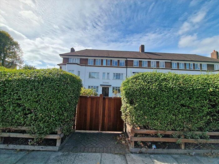 2 Bedroom Flat For Sale In Allerford Court, Bromley Road, London, SE6