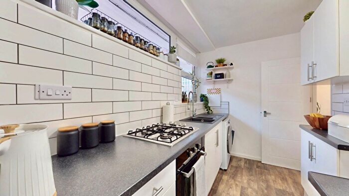 1 Bedroom Flat For Sale In Edmonton House, Canada Water, London, SE16