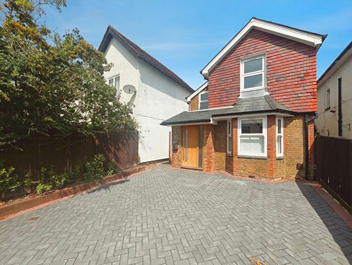 3 Bedroom Detached House For Sale In Britwell Road, Burnham, Slough, SL1