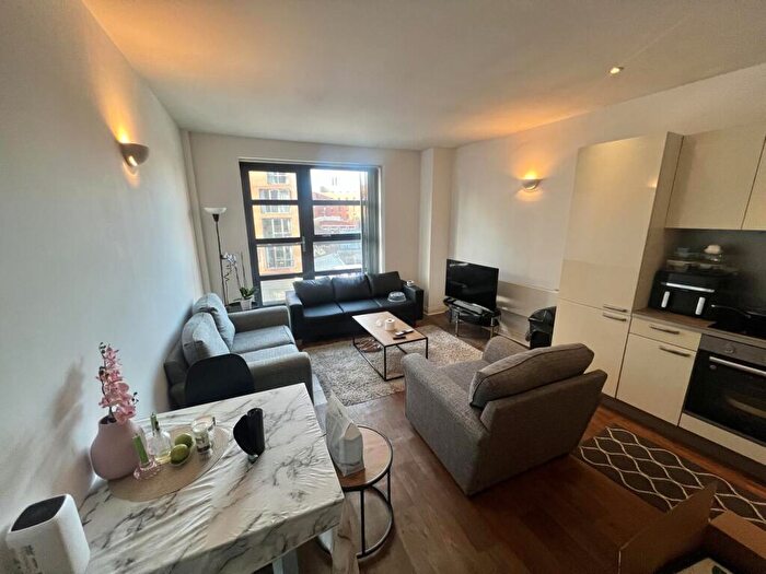 Flat To Rent In Rockingham Street, Sheffield, S1
