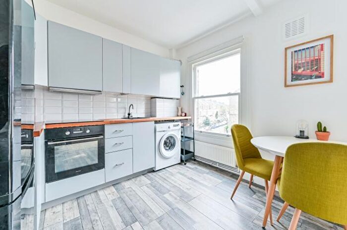 1 Bedroom Flat For Sale In Tabley Road, London, N7