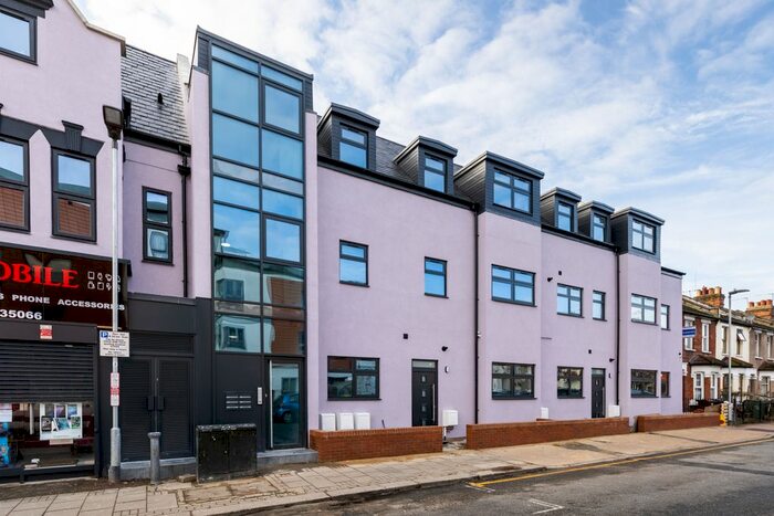 2 Bedroom Flat To Rent In Park Avenue, Barking, IG11