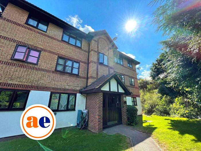 1 Bedroom Flat To Rent In Frobisher Road, Erith, DA8