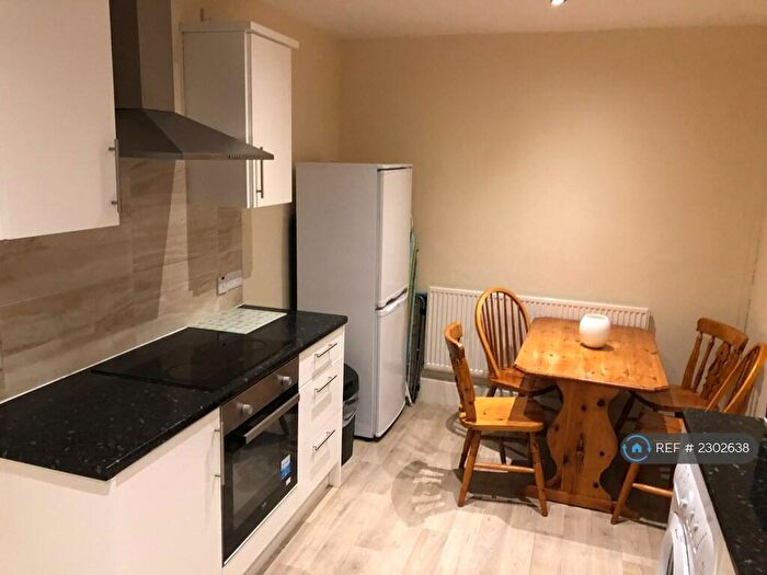 4 Bedroom Semi-Detached House To Rent In Jubilee Avenue, Ormskirk, L39