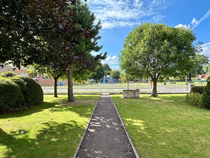 2 Bedroom Apartment For Sale In Kinwarton Road, Alcester, B49