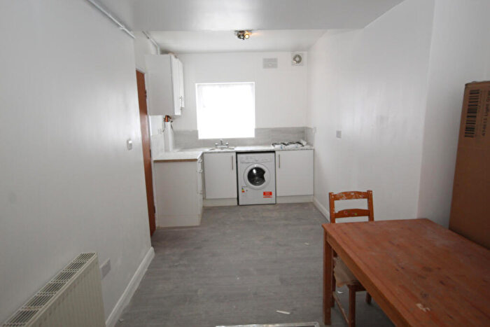 1 Bedroom Flat To Rent In Park Avenue, Park Royal, Middlesex, NW10