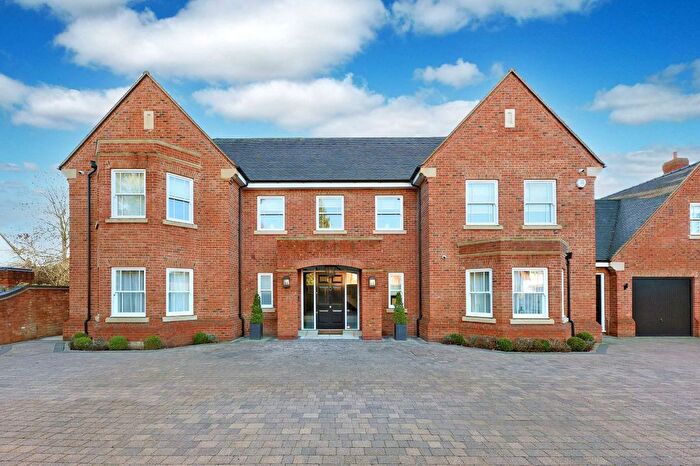 6 Bedroom Detached House For Sale In Gregories Road, Beaconsfield, HP9