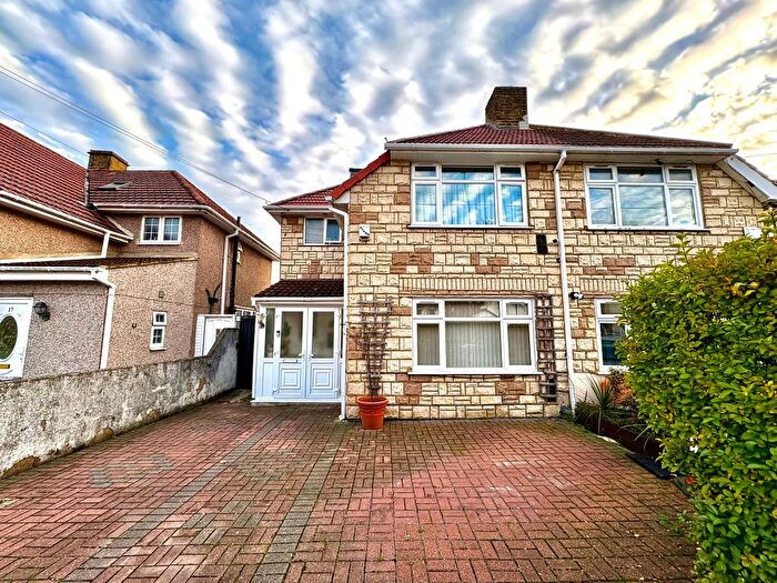 4 Bedroom Semi-Detached House For Sale In Granville Avenue, Hounslow, TW3