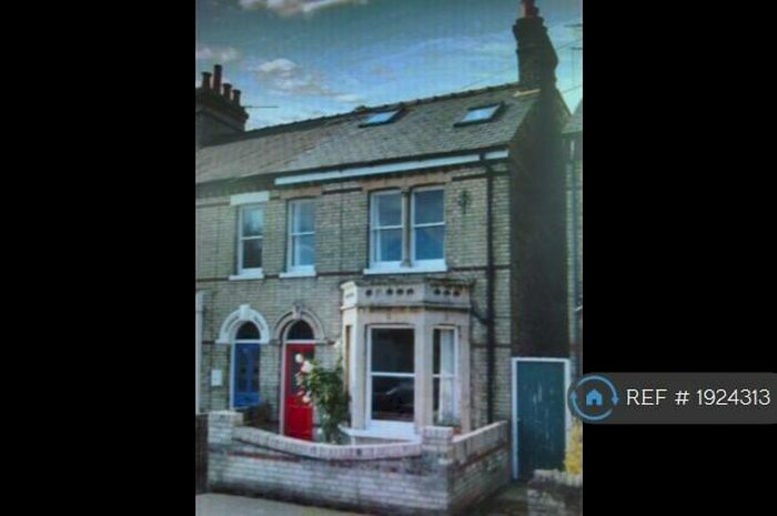 3 Bedroom Semi-Detached House To Rent In Humberstone Road, Cambridge, CB4