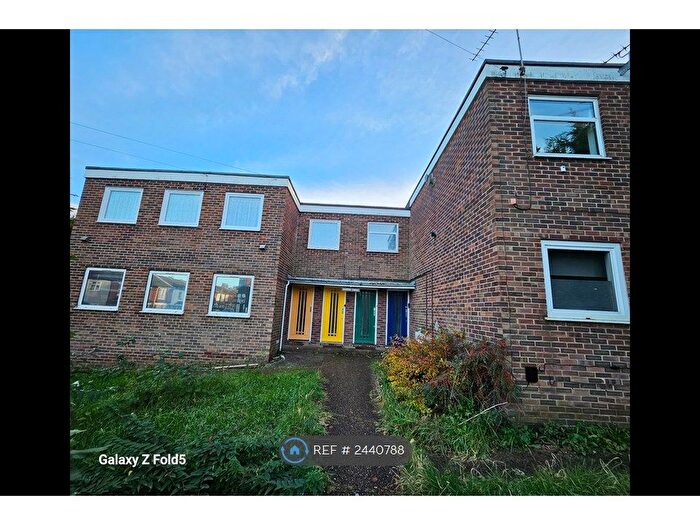 2 Bedroom Maisonette To Rent In Donton Court, Southampton, SO17