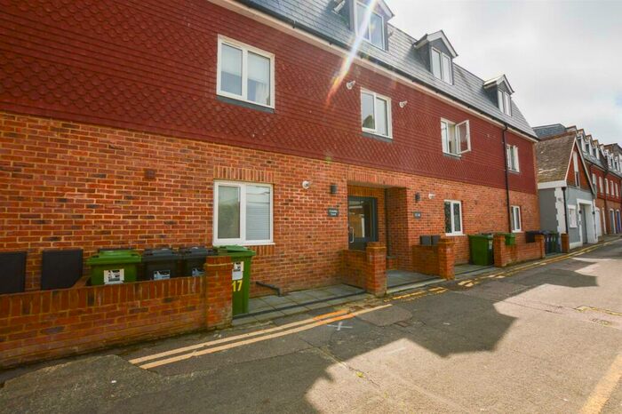 2 Bedroom Flat To Rent In Lushington Lane, Eastbourne, BN21