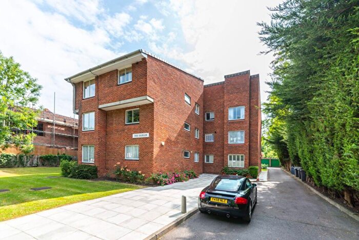 2 Bedroom Flat To Rent In Holden Avenue, Woodside Park, London, N12