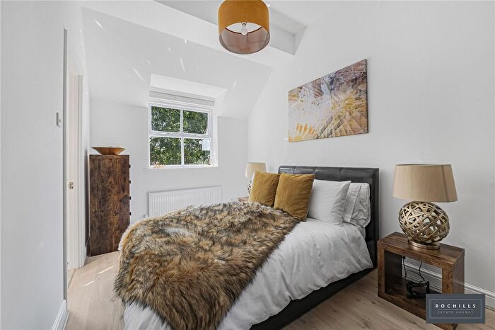 3 Bedroom End Terrace House For Sale In Lyster Mews, Cobham, Surrey, KT11