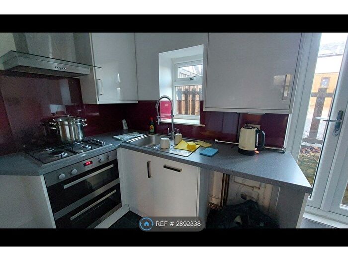 2 Bedroom Terraced House To Rent In West View, Bradford, BD17