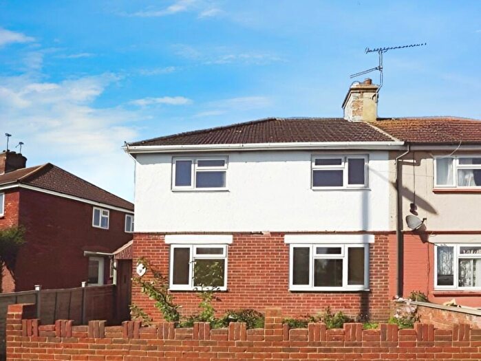 3 Bedroom Semi-Detached House To Rent In Basingstoke, RG21